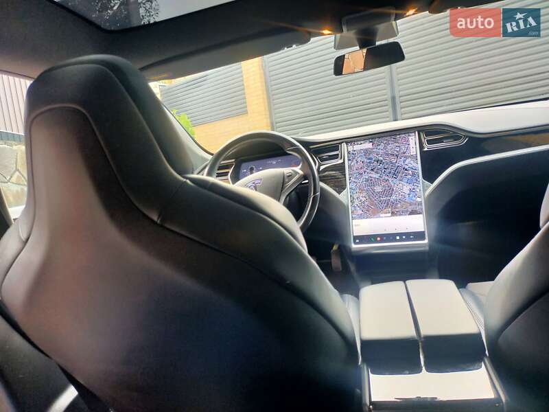 Лифтбек Tesla Model S 2017 в Хмельницком