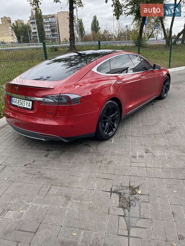 Лифтбек Tesla Model S 2015 в Киеве