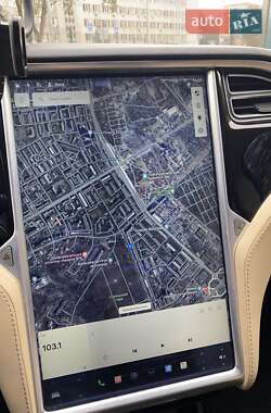 Лифтбек Tesla Model S 2015 в 