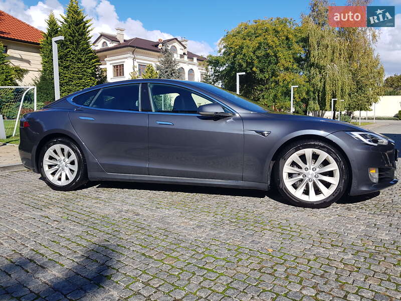 Ліфтбек Tesla Model S 2017 в Одесі