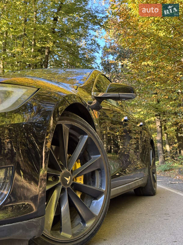 Лифтбек Tesla Model S 2015 в Луцке