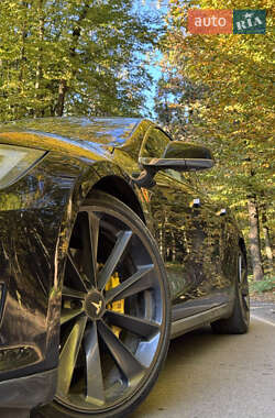 Лифтбек Tesla Model S 2015 в 