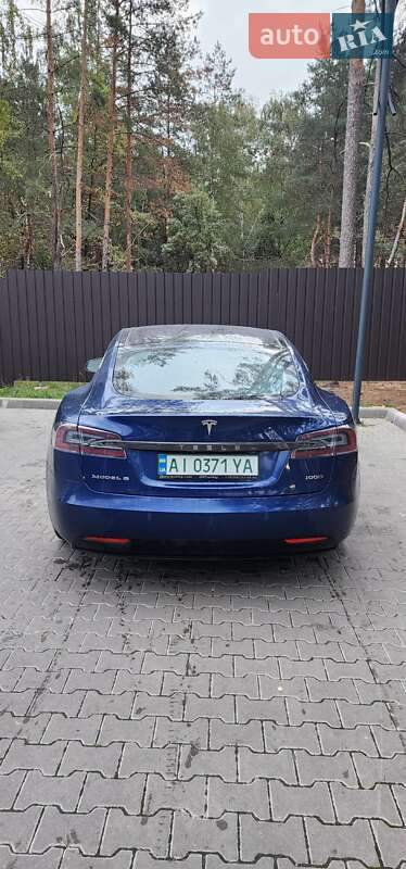 Лифтбек Tesla Model S 2017 в Буче