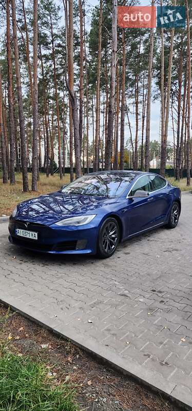 Лифтбек Tesla Model S 2017 в Буче