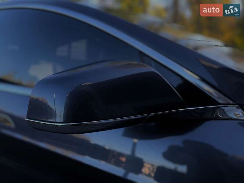 Лифтбек Tesla Model S 2015 в Львове