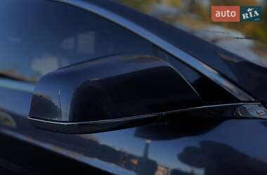 Лифтбек Tesla Model S 2015 в 