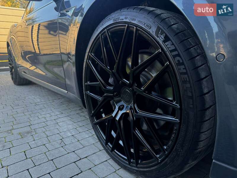 Ліфтбек Tesla Model S 2015 в Львові