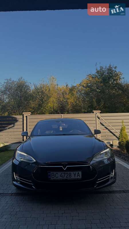Ліфтбек Tesla Model S 2015 в Львові