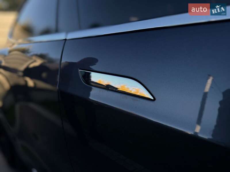 Лифтбек Tesla Model S 2015 в Львове