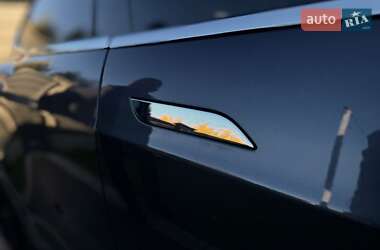 Лифтбек Tesla Model S 2015 в 