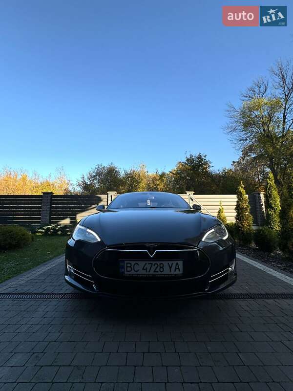 Ліфтбек Tesla Model S 2015 в Львові