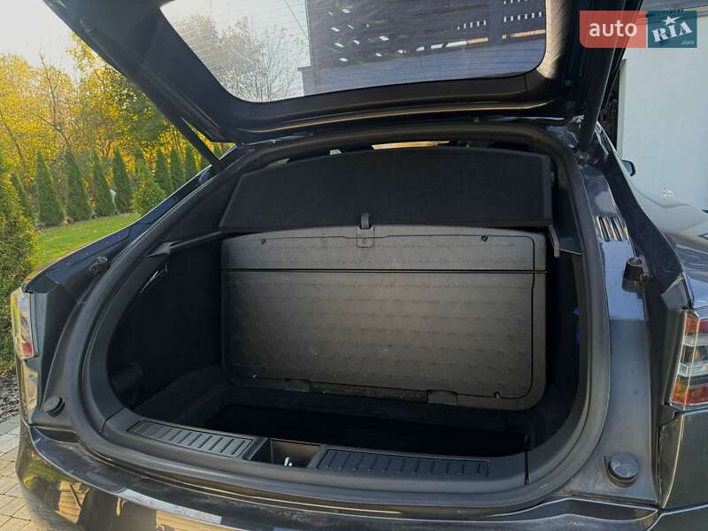 Лифтбек Tesla Model S 2015 в Львове