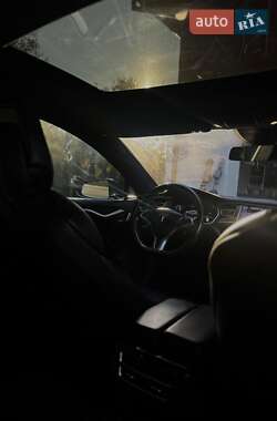 Лифтбек Tesla Model S 2015 в 