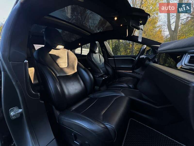 Ліфтбек Tesla Model S 2015 в Львові