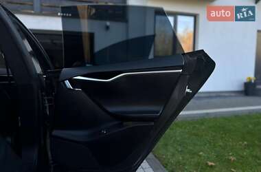 Лифтбек Tesla Model S 2015 в 