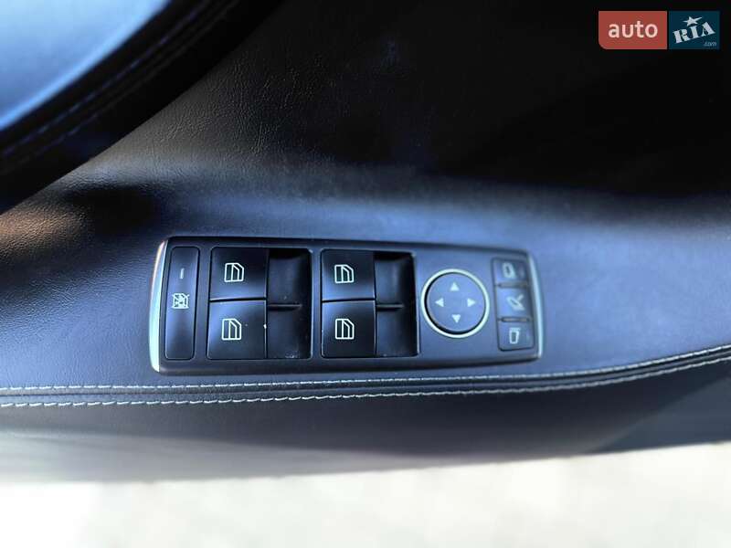 Лифтбек Tesla Model S 2015 в Львове