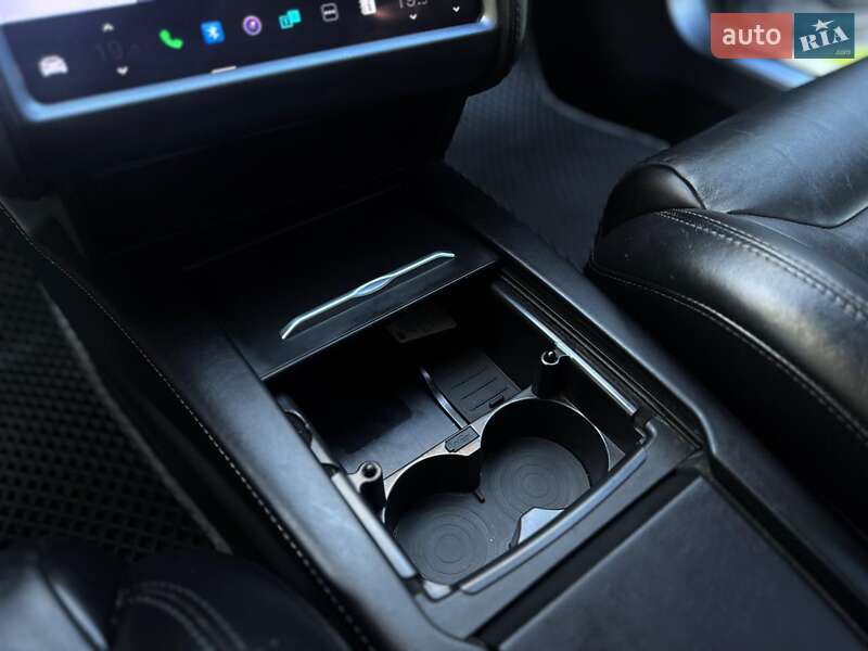 Лифтбек Tesla Model S 2015 в Львове