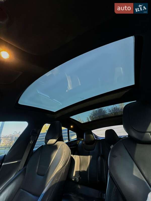 Ліфтбек Tesla Model S 2015 в Львові