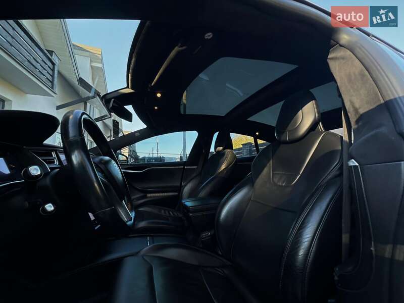 Ліфтбек Tesla Model S 2015 в Львові