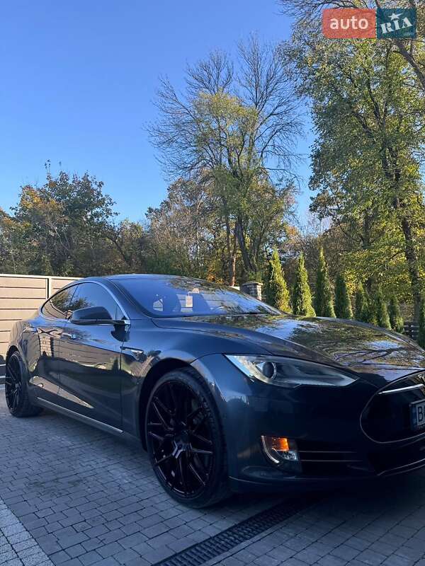 Ліфтбек Tesla Model S 2015 в Львові