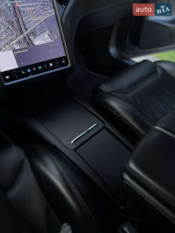 Ліфтбек Tesla Model S 2015 в Львові