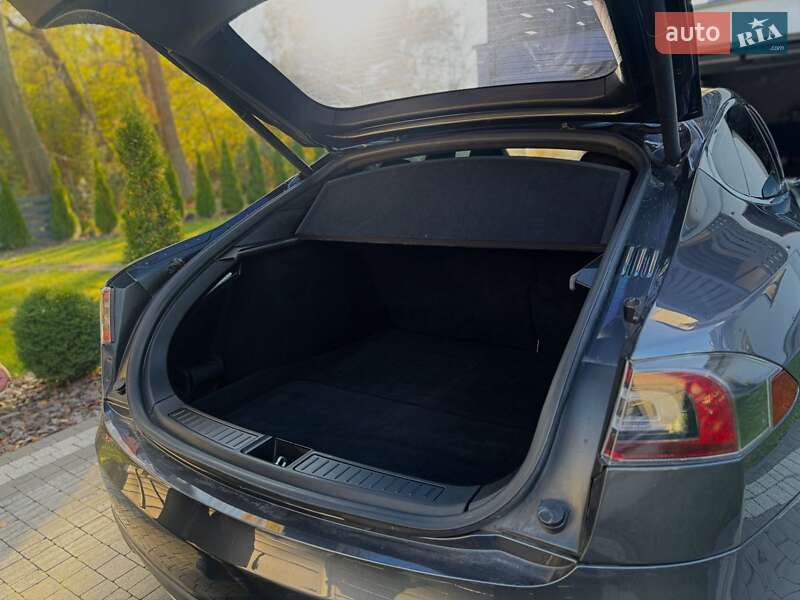 Ліфтбек Tesla Model S 2015 в Львові