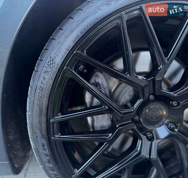Ліфтбек Tesla Model S 2015 в Львові