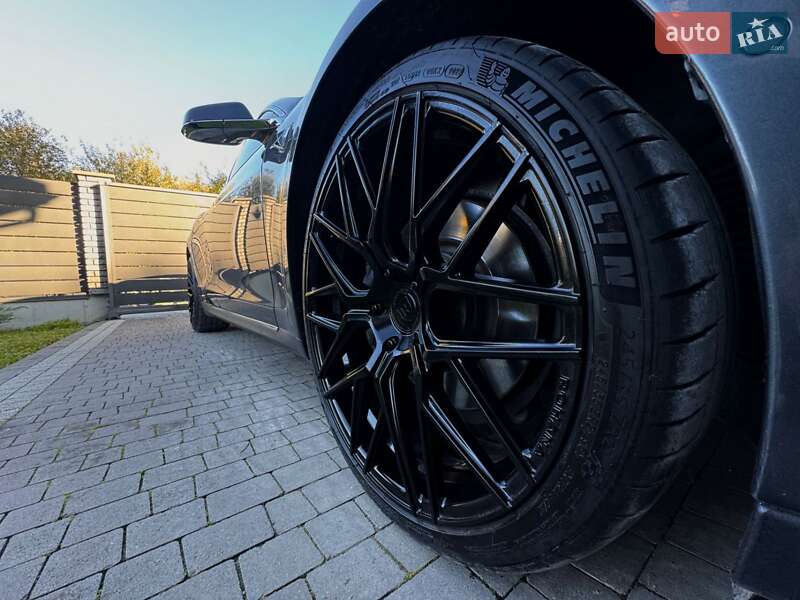 Ліфтбек Tesla Model S 2015 в Львові