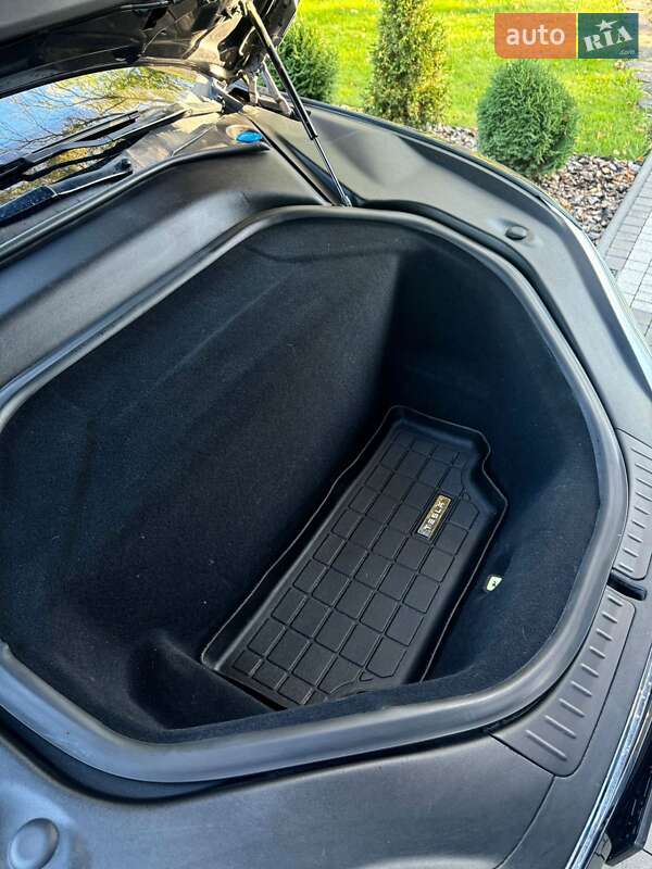 Ліфтбек Tesla Model S 2015 в Львові