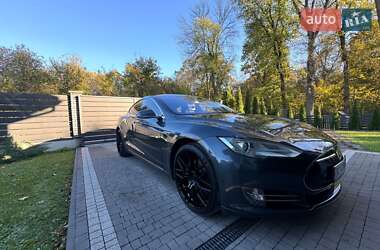 Лифтбек Tesla Model S 2015 в 
