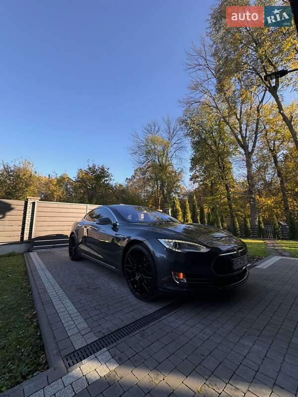 Ліфтбек Tesla Model S 2015 в Львові