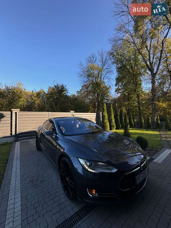 Ліфтбек Tesla Model S 2015 в Львові