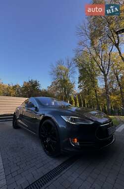 Лифтбек Tesla Model S 2015 в 