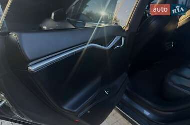 Лифтбек Tesla Model S 2015 в 