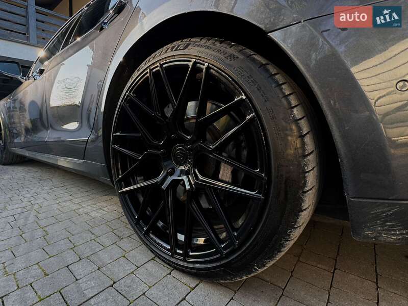 Ліфтбек Tesla Model S 2015 в Львові