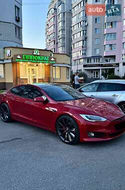 Лифтбек Tesla Model S 2017 в Трускавце