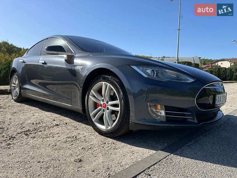 Лифтбек Tesla Model S 2014 в Киеве