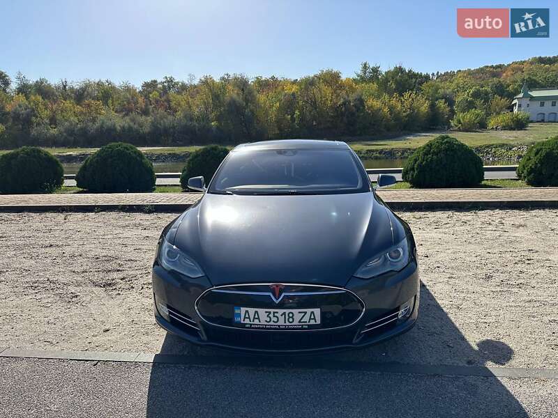 Ліфтбек Tesla Model S 2014 в Дніпрі