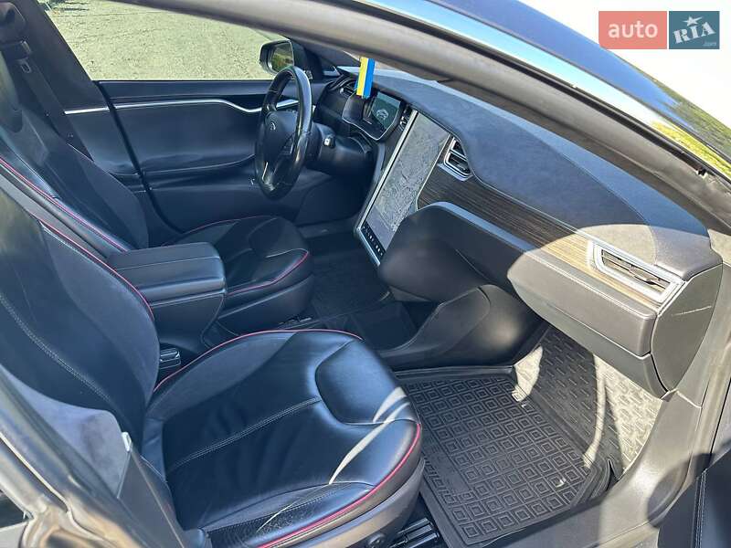 Ліфтбек Tesla Model S 2014 в Дніпрі