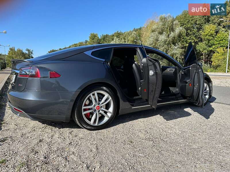 Лифтбек Tesla Model S 2014 в Киеве