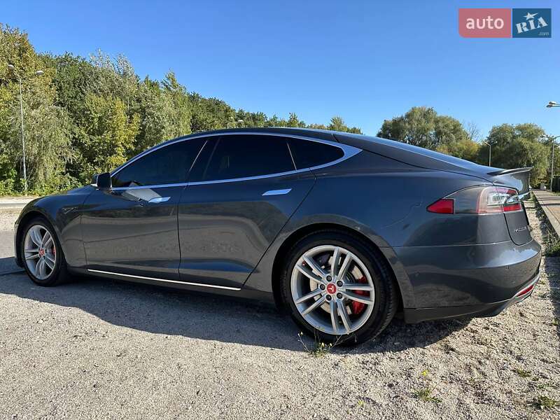 Лифтбек Tesla Model S 2014 в Киеве