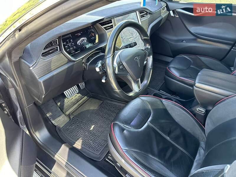 Ліфтбек Tesla Model S 2014 в Дніпрі