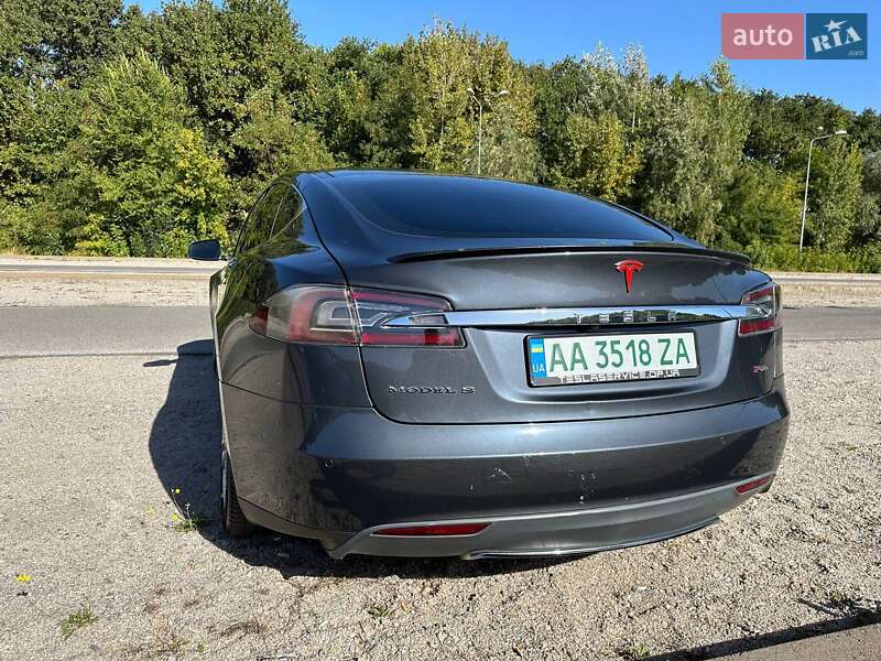 Лифтбек Tesla Model S 2014 в Киеве