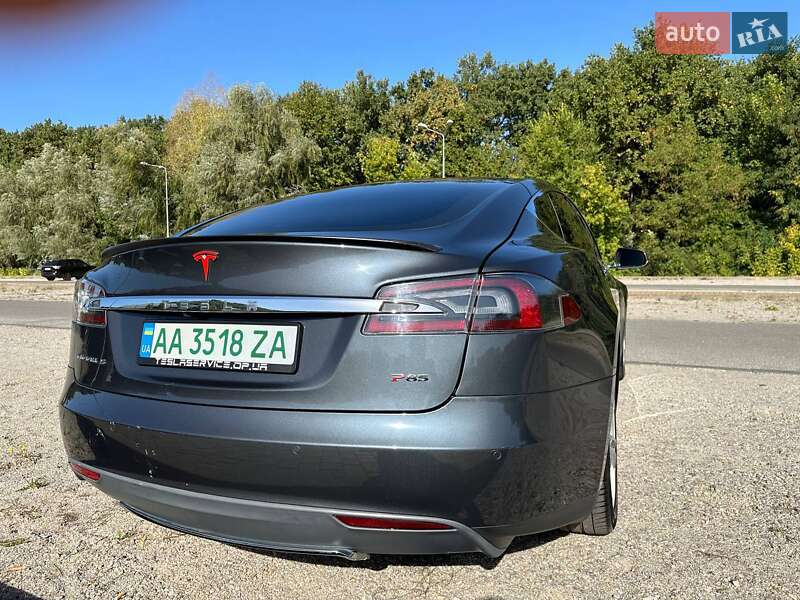 Лифтбек Tesla Model S 2014 в Киеве