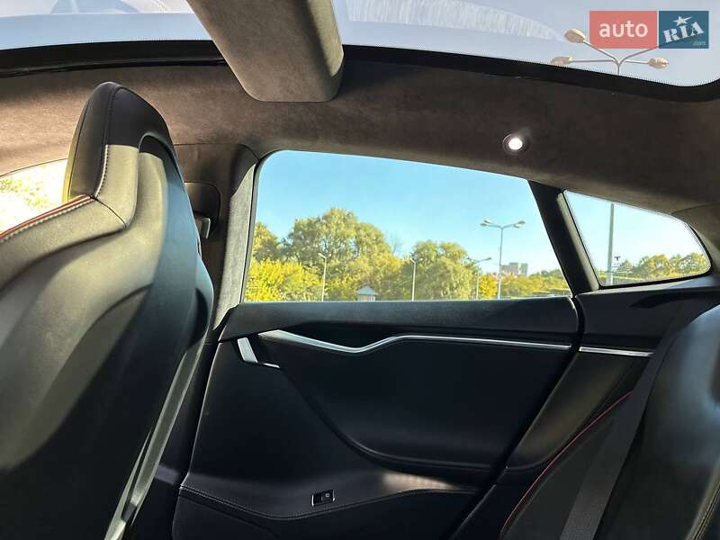 Лифтбек Tesla Model S 2014 в Киеве