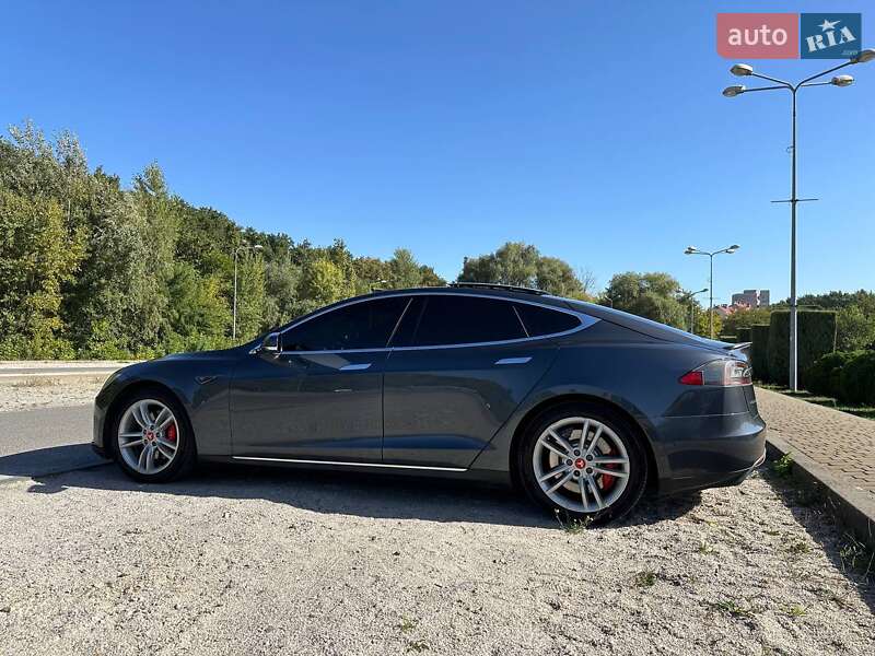 Лифтбек Tesla Model S 2014 в Киеве