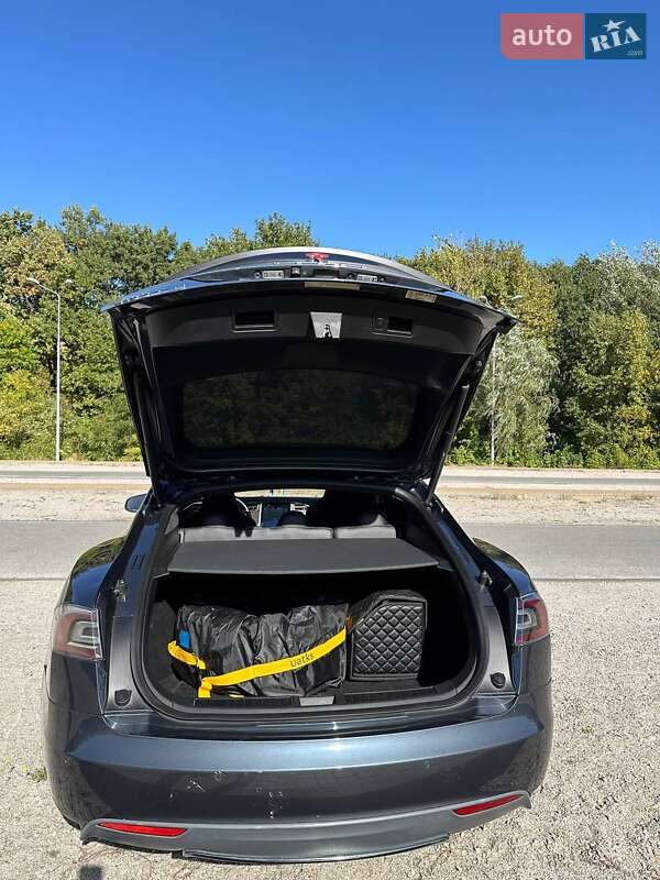 Лифтбек Tesla Model S 2014 в Киеве