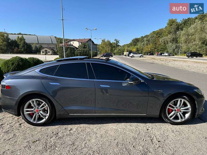 Лифтбек Tesla Model S 2014 в Киеве