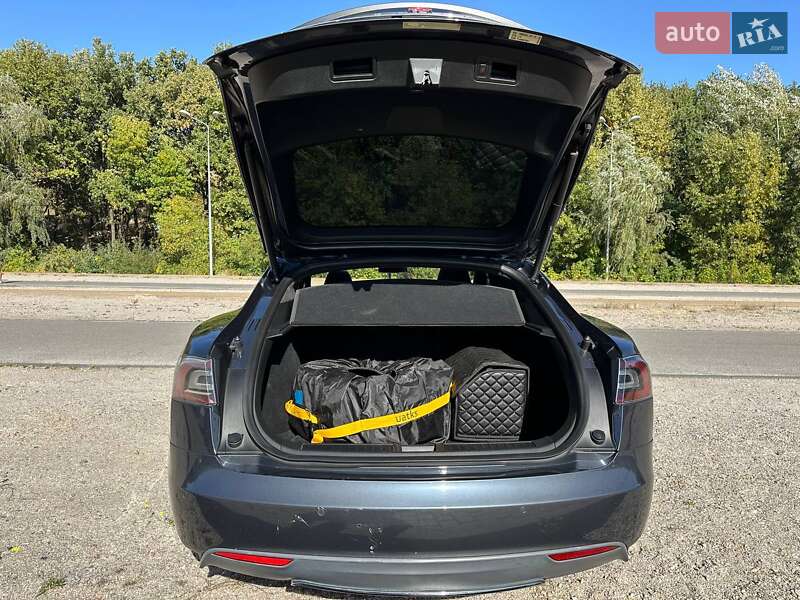 Лифтбек Tesla Model S 2014 в Киеве