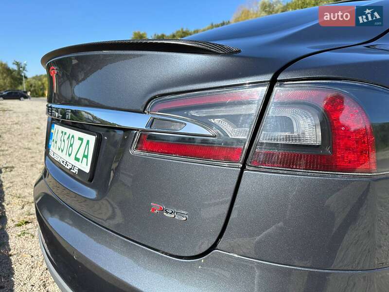 Лифтбек Tesla Model S 2014 в Киеве
